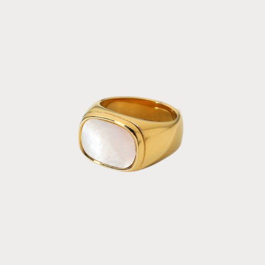 Flat pearly view Ring
